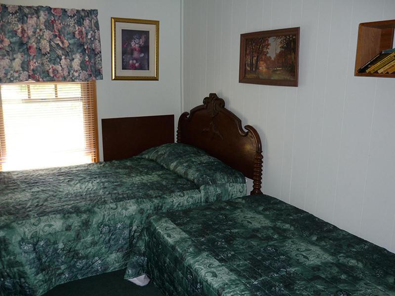 Silver Springs Cottage Resort Harcourt Room photo