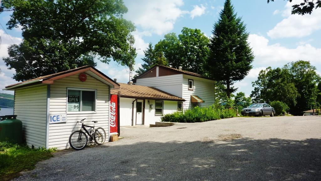 Silver Springs Cottage Resort Harcourt Exterior photo
