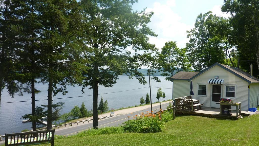 Silver Springs Cottage Resort Harcourt Exterior photo