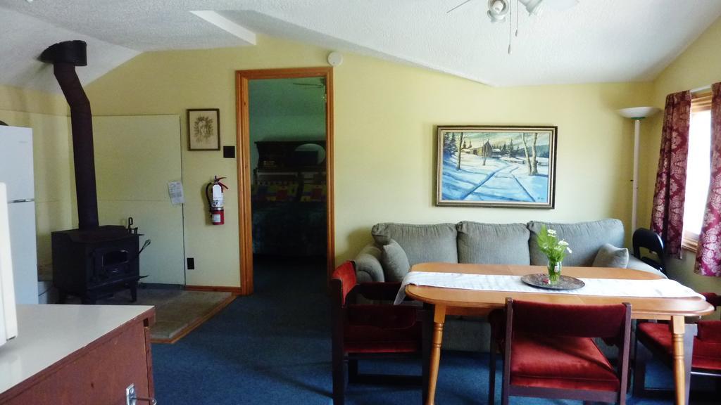 Silver Springs Cottage Resort Harcourt Exterior photo
